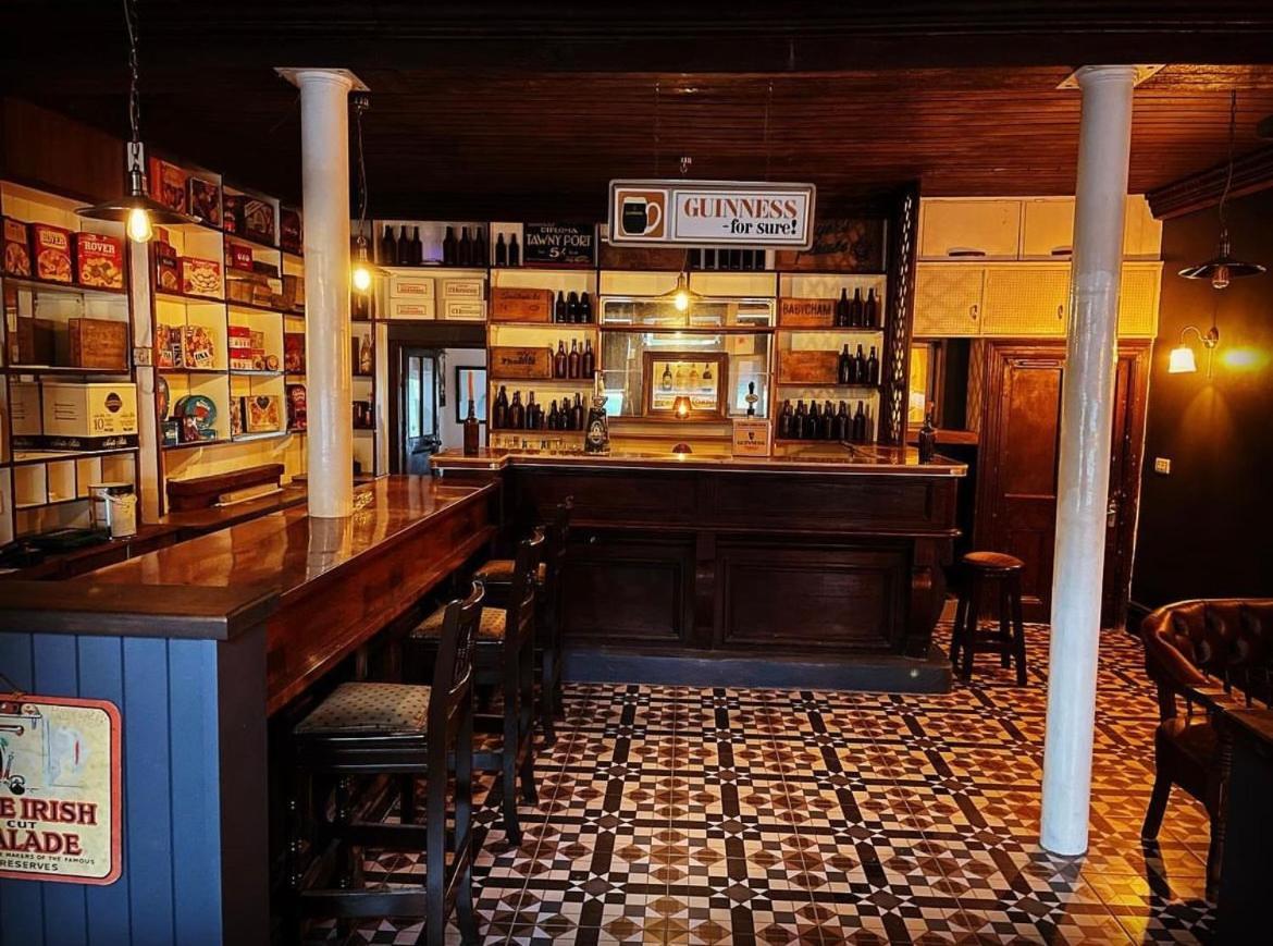 Вилла Tw O Connell Old World Irish Pub Кэрсивин Экстерьер фото